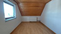 Doppelhaushälfte mit schönem Garten! - Zimmer DG