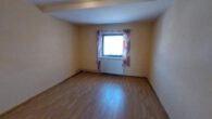 Doppelhaushälfte mit schönem Garten! - Zimmer DG