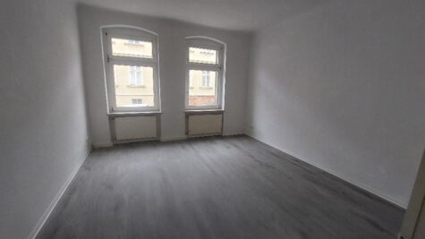 2 Raum Wohnung frisch renoviert mit Balkon, 06406 Bernburg, Erdgeschosswohnung