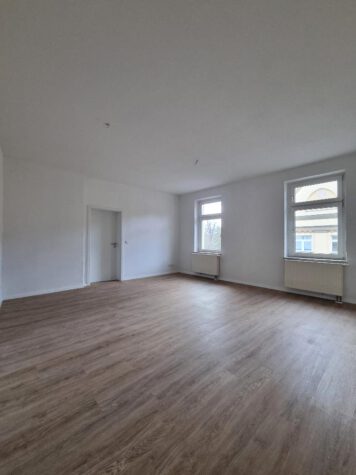 *70 m² mit Parkblick – Wohnen im ruhigen 3-Familienhaus*, 06366 Köthen, Etagenwohnung